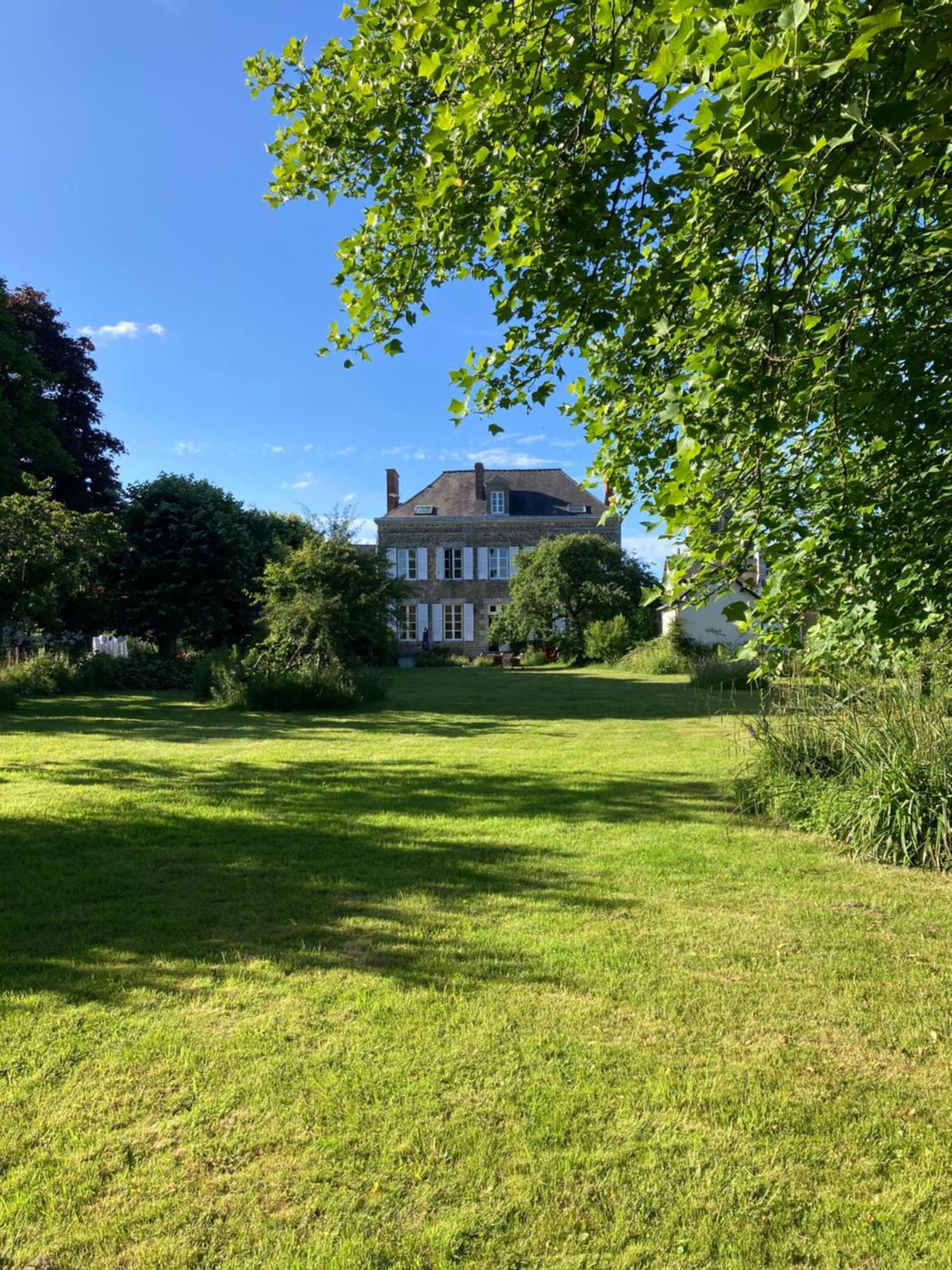 Maison D'Hotes La Doucelle Culture Et Bien-Etre Lignieres-Orgeres Екстер'єр фото